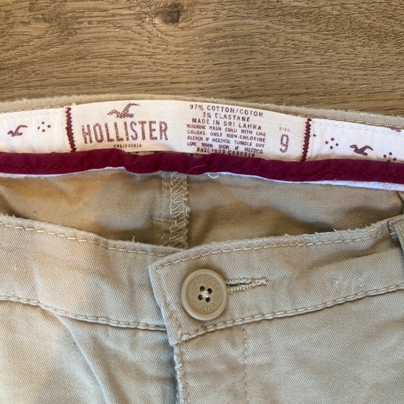 Hollister Khaki Capris Size 9 - Picture 3 of 3